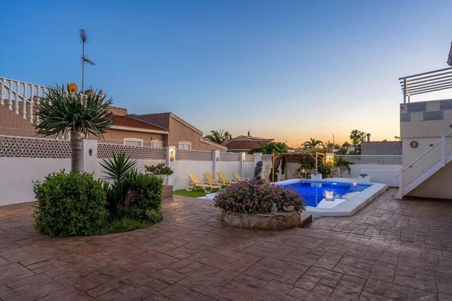 6 Zimmer Villa zu verkaufen in Ciudad Quesada, Rojales mit Pool - 740.000 € (Ref: 10115484)