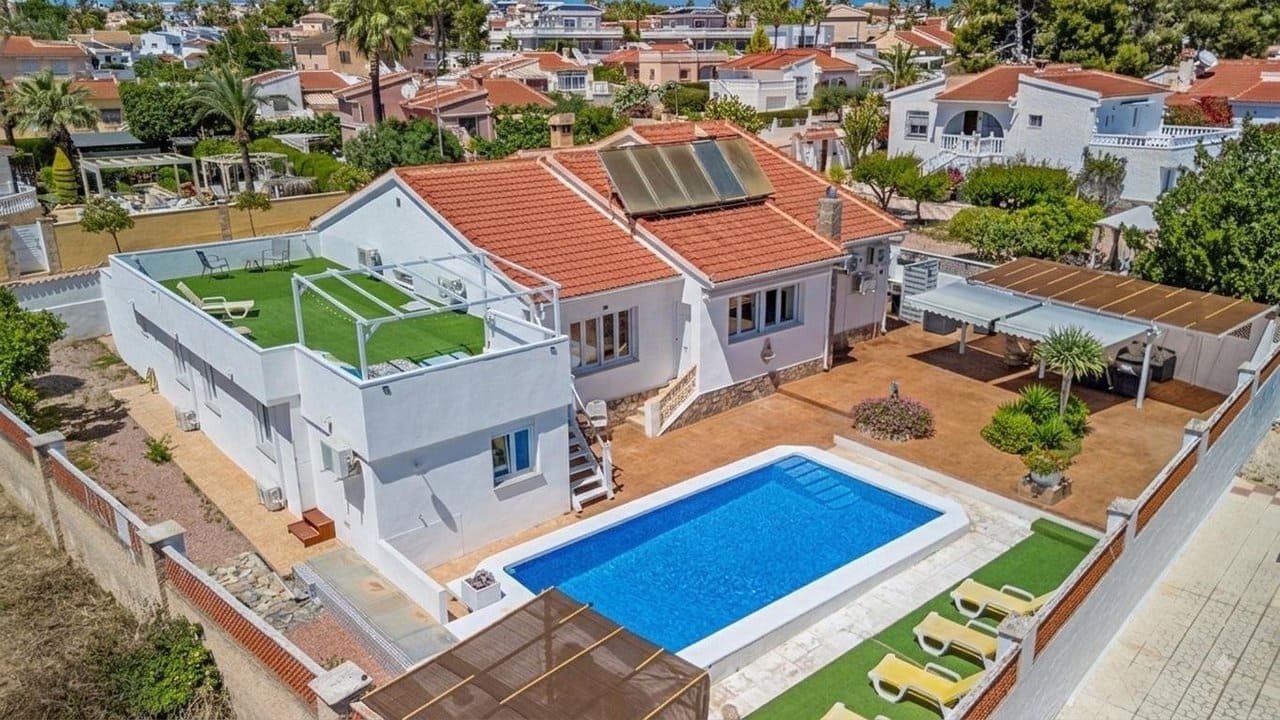 6 Zimmer Villa zu verkaufen in Ciudad Quesada mit Pool - 740.000 € (Ref: 10115484)