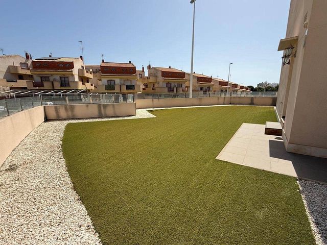 2 quarto Bungalow para venda em Dehesa de Campoamor, Orihuela com piscina garagem - 345 000 € (Ref: 10115487)