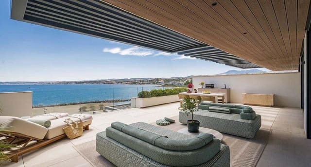 Apartamento de 2 habitaciones en Parque Central, Estepona en venta con piscina garaje - 3.003.000 € (Ref: 10118850)