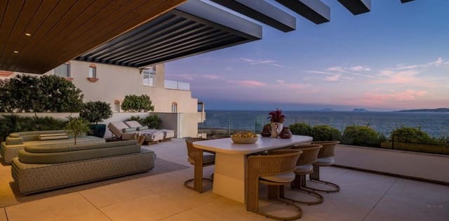 Apartamento de 2 habitaciones en Parque Central, Estepona en venta con piscina garaje - 3.003.000 € (Ref: 10118850)