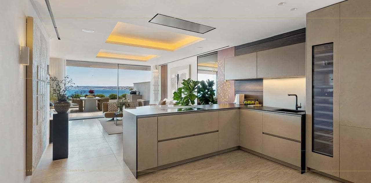 Apartamento de 2 habitaciones en Estepona en venta con piscina garaje - 3.003.000 € (Ref: 10118850)