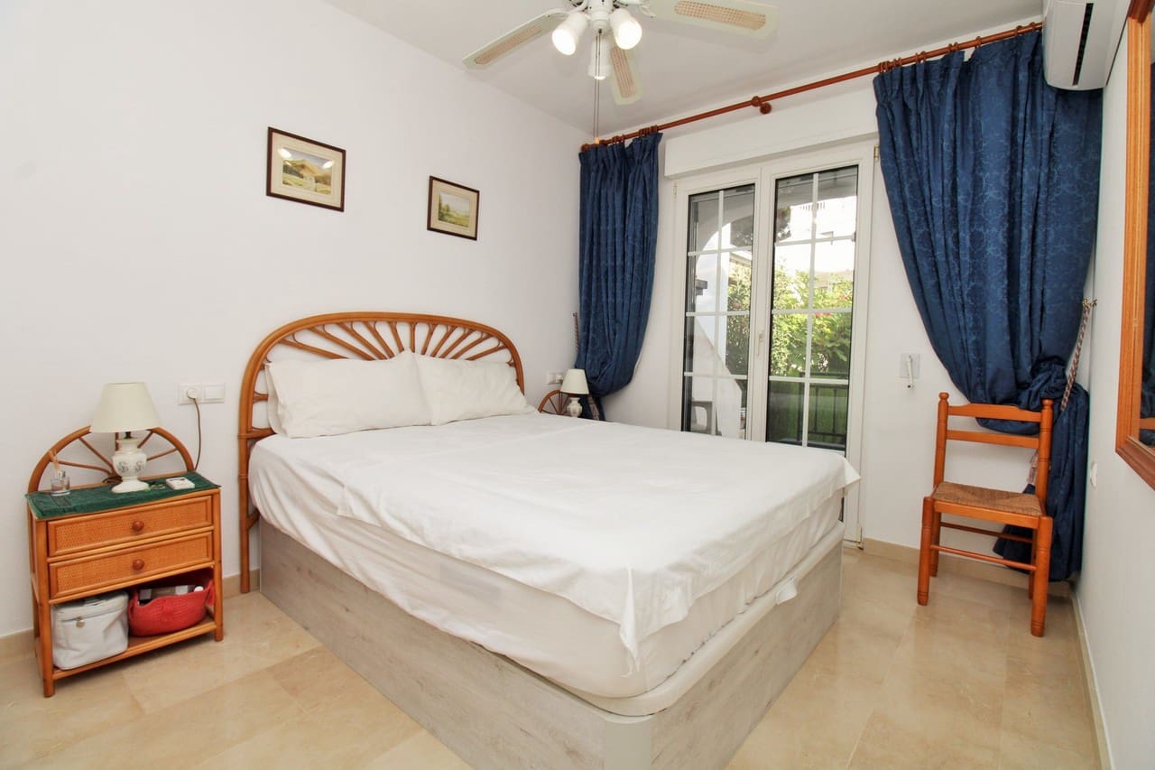 2 sovrum Bungalow till salu i Villamartin med pool - 219 950 € (Ref: 10118852)
