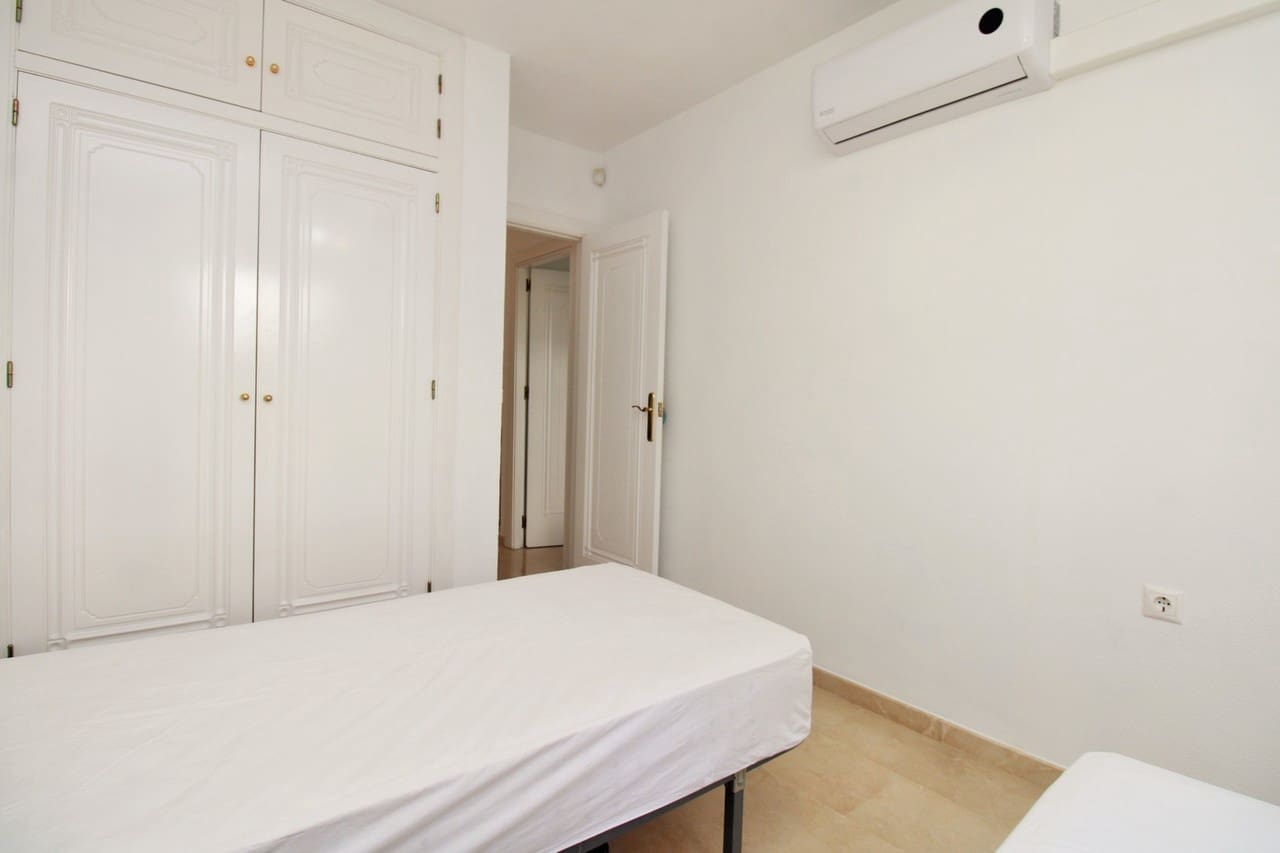 2 sovrum Bungalow till salu i Villamartin med pool - 219 950 € (Ref: 10118852)
