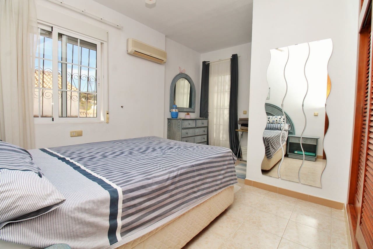 4 camera da letto Villa in vendita in Villamartin con piscina garage - 379.995 € (Rif: 10118896)