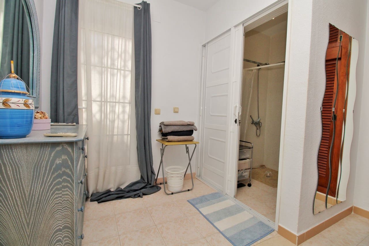 4 camera da letto Villa in vendita in Villamartin con piscina garage - 379.995 € (Rif: 10118896)