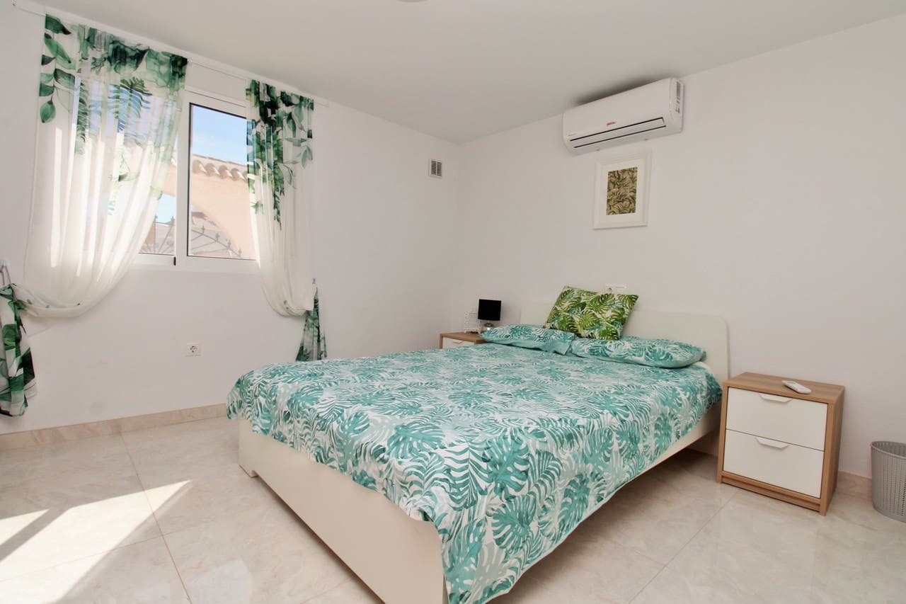 4 camera da letto Villa in vendita in Villamartin con piscina garage - 379.995 € (Rif: 10118896)