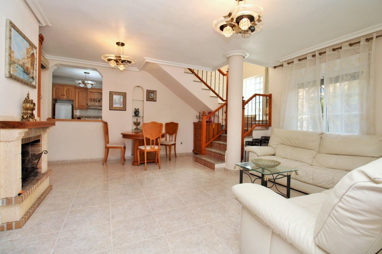 3 camera da letto Villa in vendita in Villamartin con piscina garage - 369.000 € (Rif: 10118903)