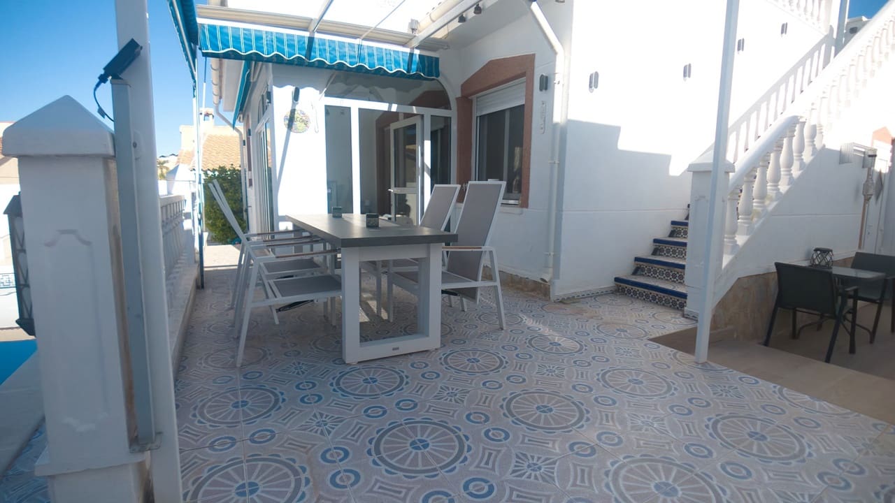2 slaapkamer Villa te koop in Ciudad Quesada met zwembad garage - € 299.000 (Ref: 10118908)