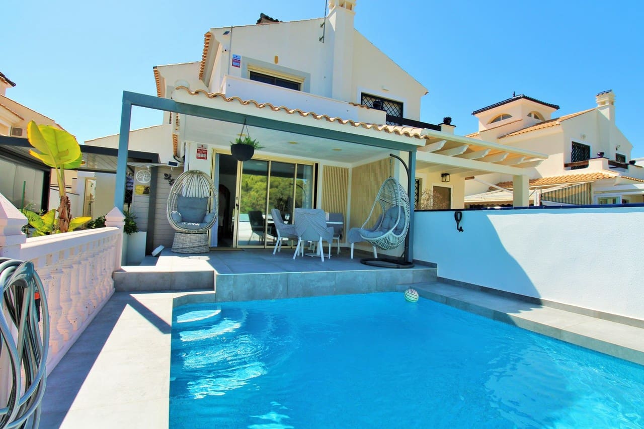 3 slaapkamer Villa te koop in Pilar de la Horadada met zwembad - € 395.000 (Ref: 10128179)