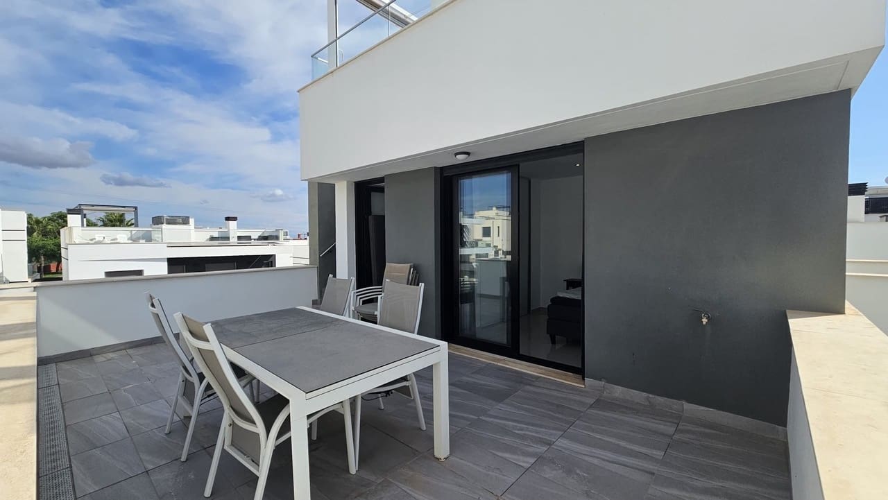 6 quarto Moradia para venda em Villamartin com piscina garagem - 546 950 € (Ref: 10131296)
