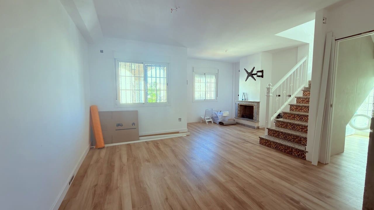 3 soverom Villa til salgs i Villamartin med svømmebasseng garasje - € 235 000 (Ref: 10131305)