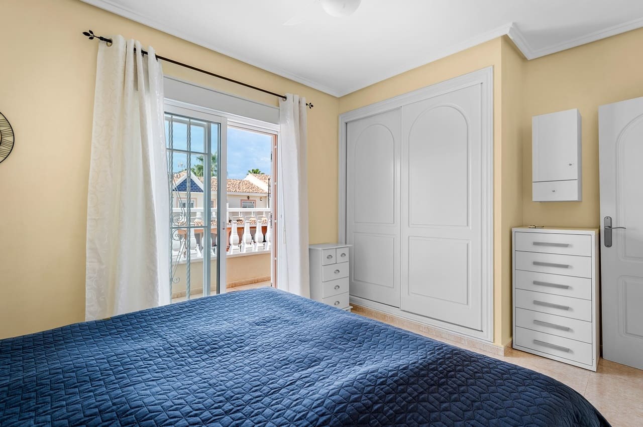 3 soveværelse Byhus til salg i Ciudad Quesada med swimmingpool - € 269.000 (Ref: 10132634)
