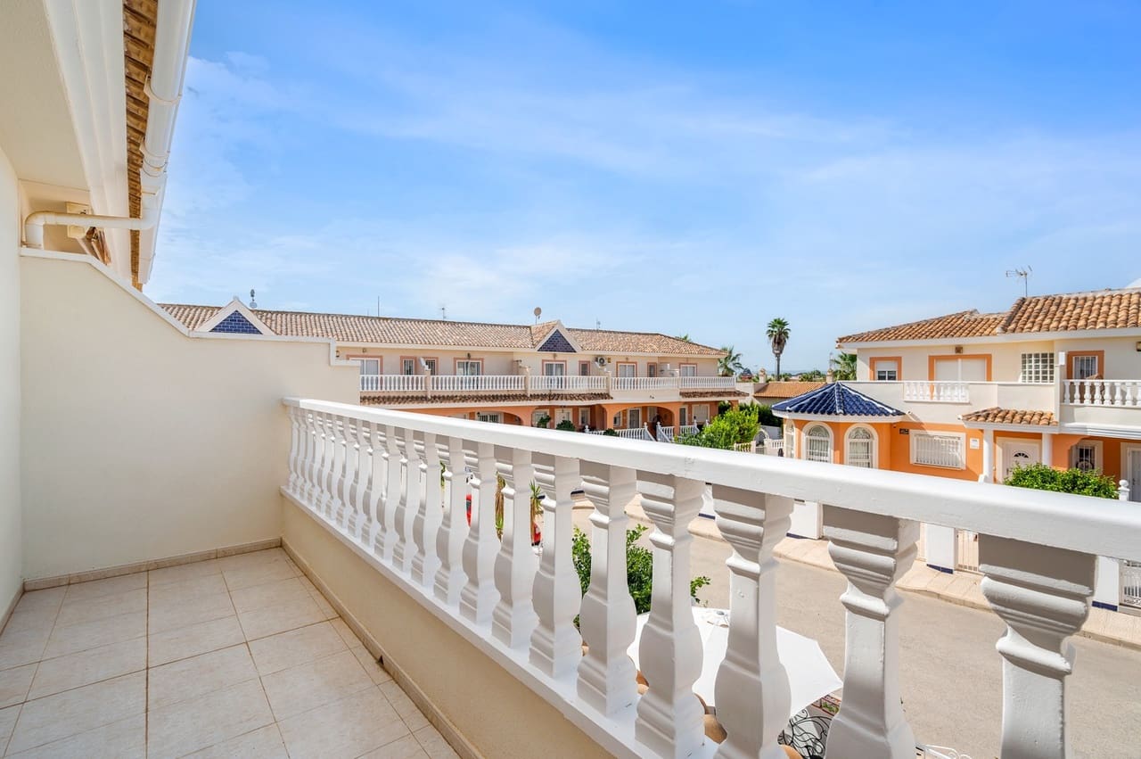 3 soveværelse Byhus til salg i Ciudad Quesada med swimmingpool - € 269.000 (Ref: 10132634)