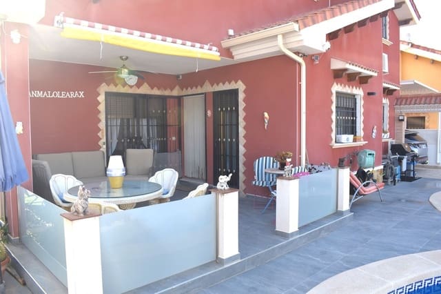 3 soveværelse Villa til salg i Zona Pueblo, Guardamar del Segura med swimmingpool garage - € 378.000 (Ref: 10132639)