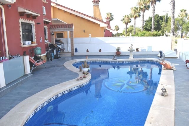 3 soveværelse Villa til salg i Zona Pueblo, Guardamar del Segura med swimmingpool garage - € 378.000 (Ref: 10132639)