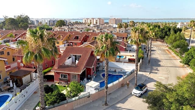 3 soveværelse Villa til salg i Zona Pueblo, Guardamar del Segura med swimmingpool garage - € 378.000 (Ref: 10132639)
