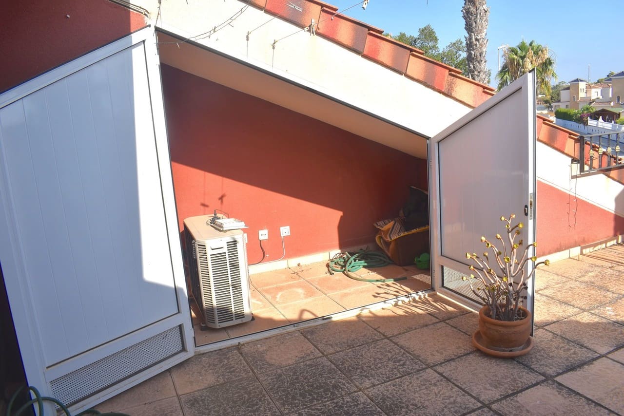 3 soveværelse Villa til salg i Guardamar del Segura med swimmingpool garage - € 378.000 (Ref: 10132639)