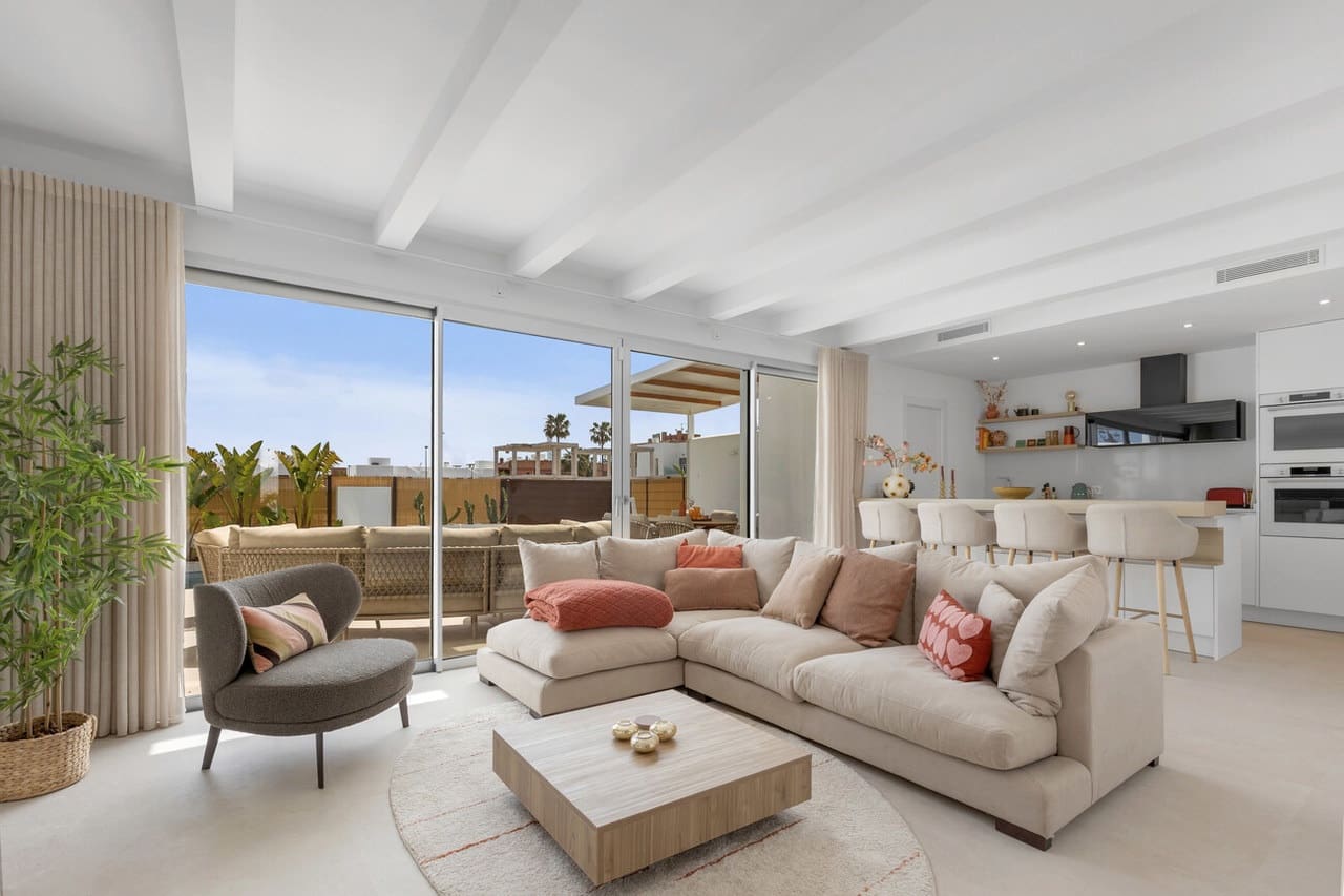3 soveværelse Villa til salg i Los Alcazares med swimmingpool garage - € 539.000 (Ref: 10132645)