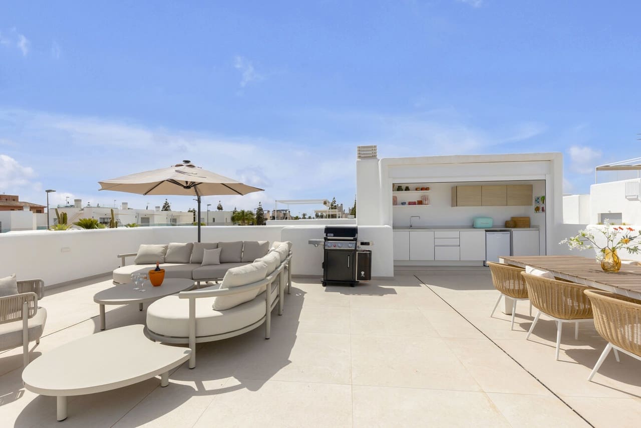 3 soveværelse Villa til salg i Los Alcazares med swimmingpool garage - € 539.000 (Ref: 10132645)