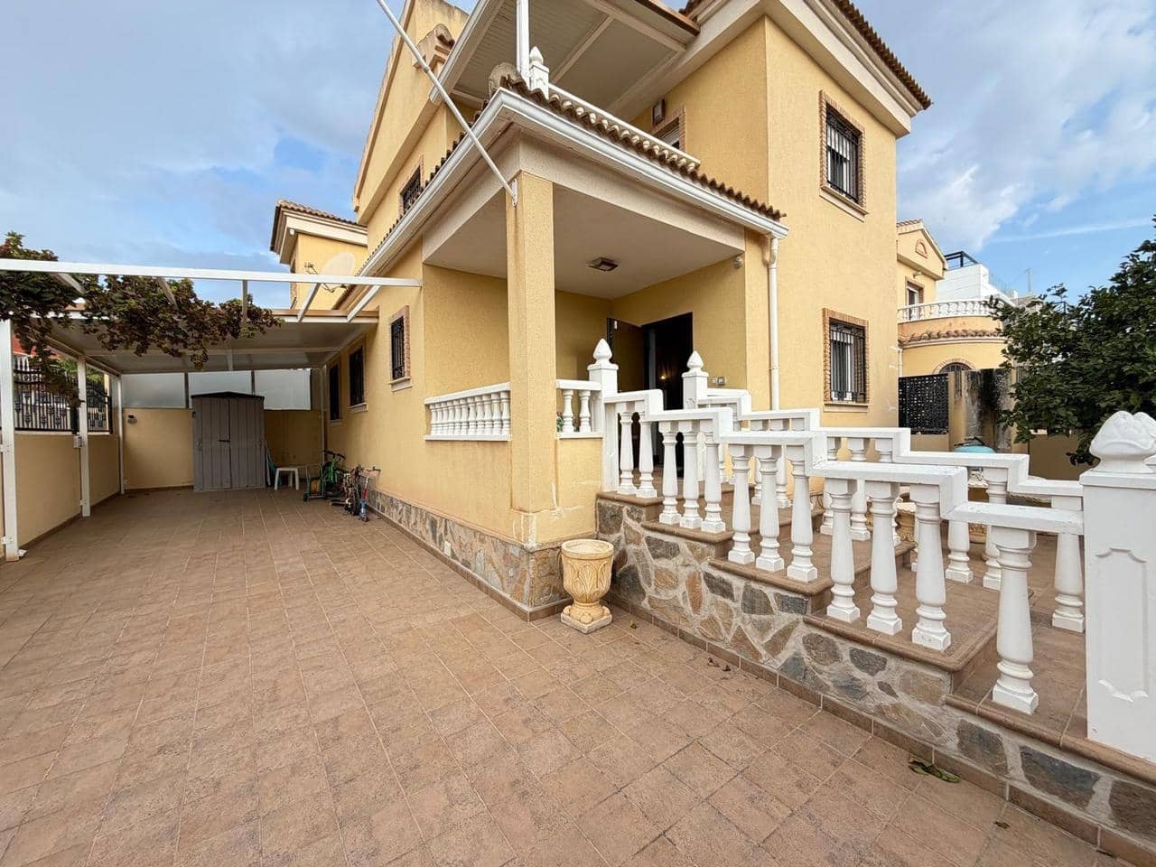 4 sypialnia Willa na sprzedaż w Orihuela Costa z basenem garażem - 380 000 € (Ref: 10133153)