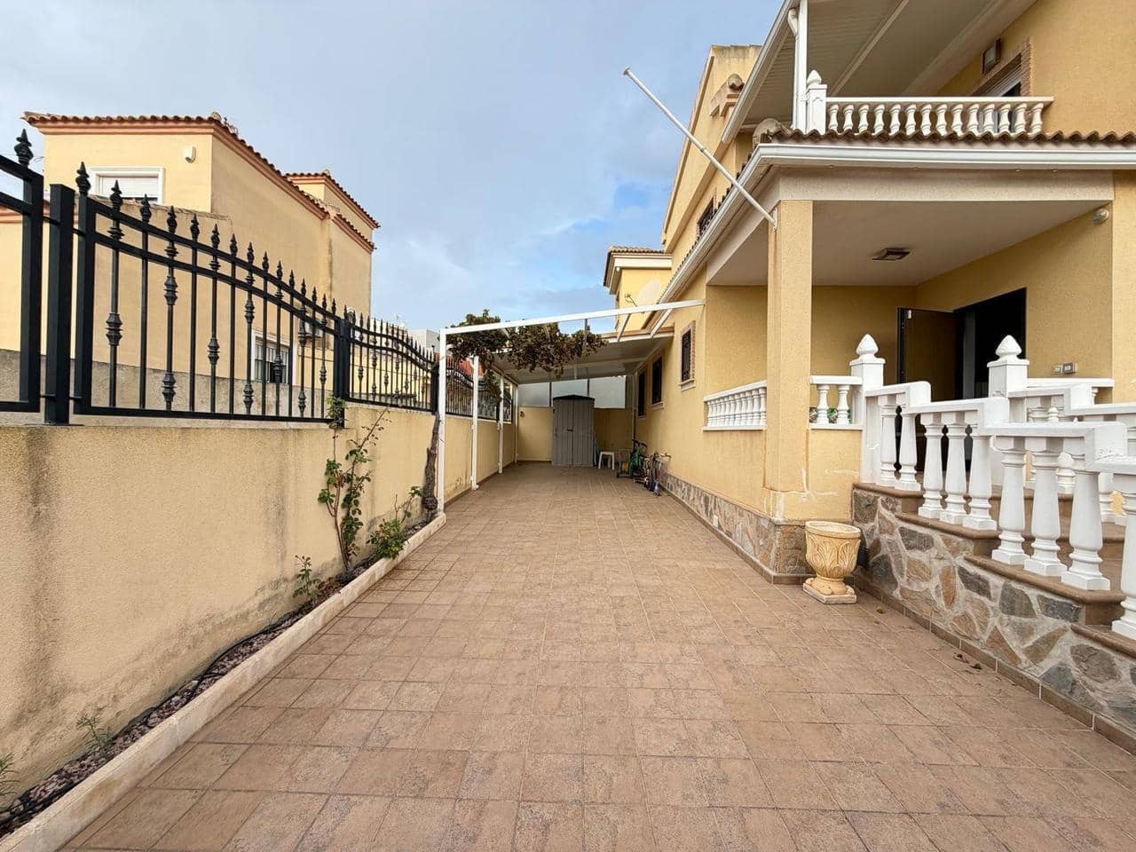 4 sypialnia Willa na sprzedaż w Orihuela Costa z basenem garażem - 380 000 € (Ref: 10133153)