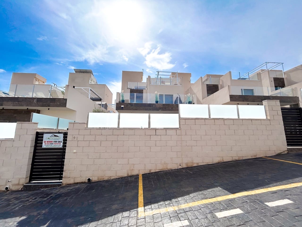 3 bedroom Villa for sale in Villamartin with pool - € 379,995 (Ref: 10139314)