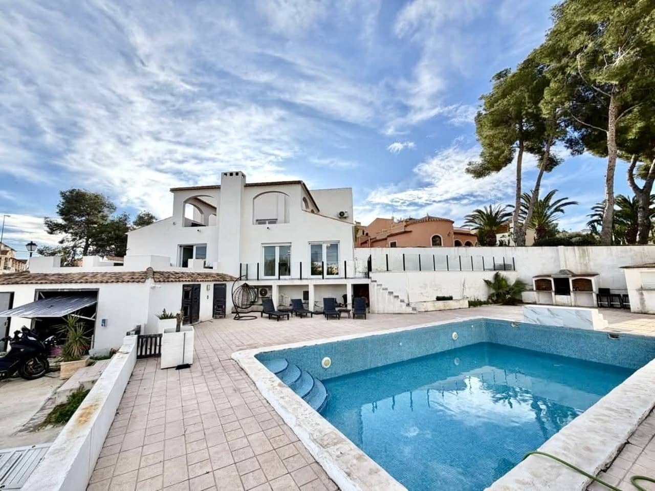 6 soveværelse Villa til salg i Villamartin med swimmingpool garage - € 695.000 (Ref: 10141779)