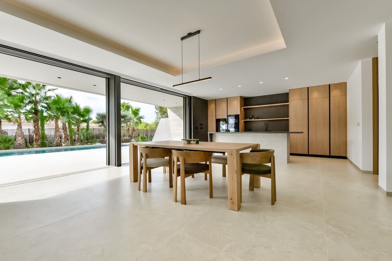 4 bedroom Villa for sale in Altea with pool garage - € 2,345,000 (Ref: 10141785)