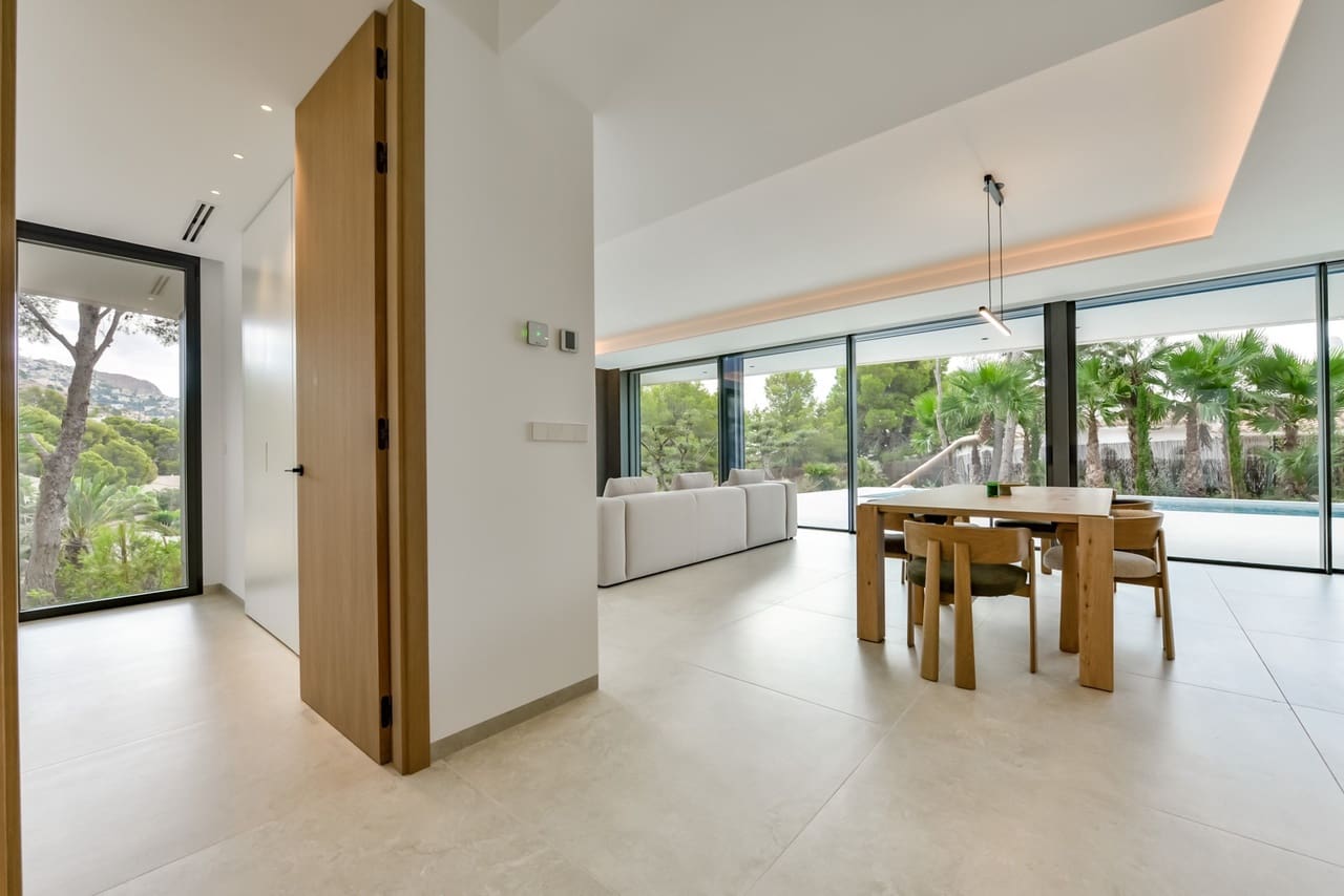 4 bedroom Villa for sale in Altea with pool garage - € 2,345,000 (Ref: 10141785)