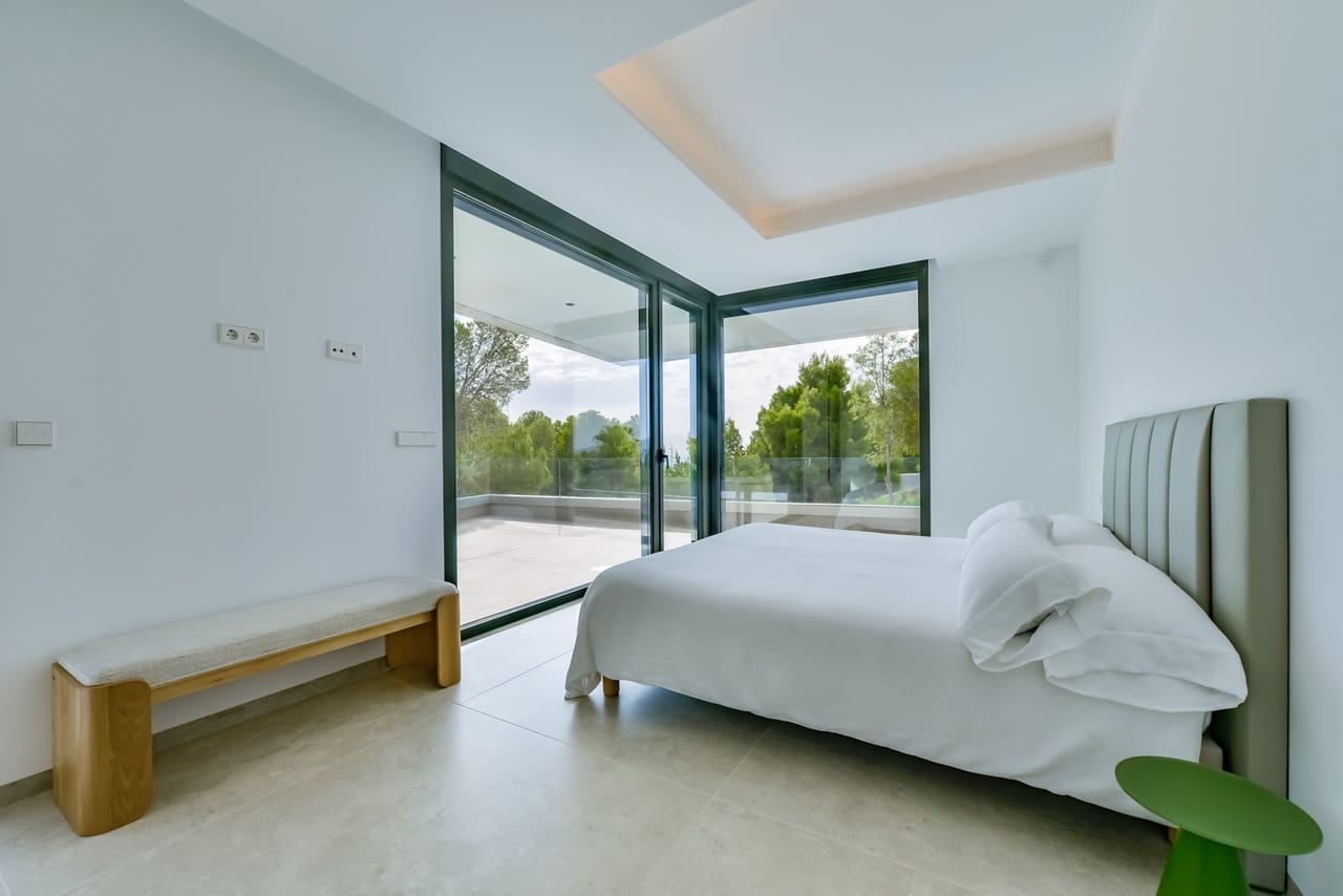 4 bedroom Villa for sale in Altea with pool garage - € 2,345,000 (Ref: 10141785)
