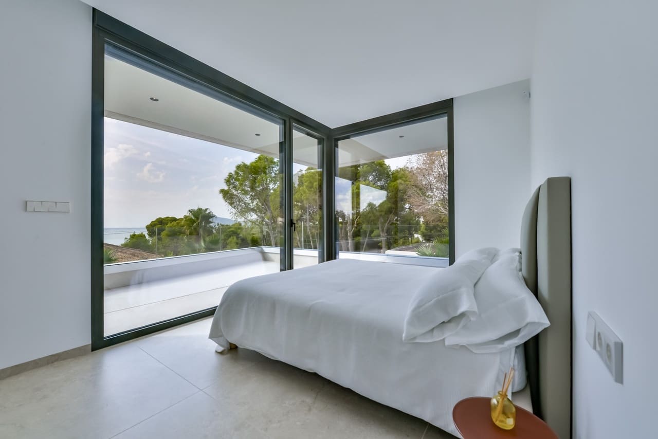 4 bedroom Villa for sale in Altea with pool garage - € 2,345,000 (Ref: 10141785)