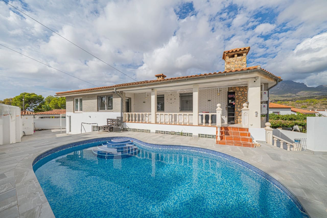 5 sypialnia Willa na sprzedaż w La Nucia z basenem garażem - 570 000 € (Ref: 10148370)
