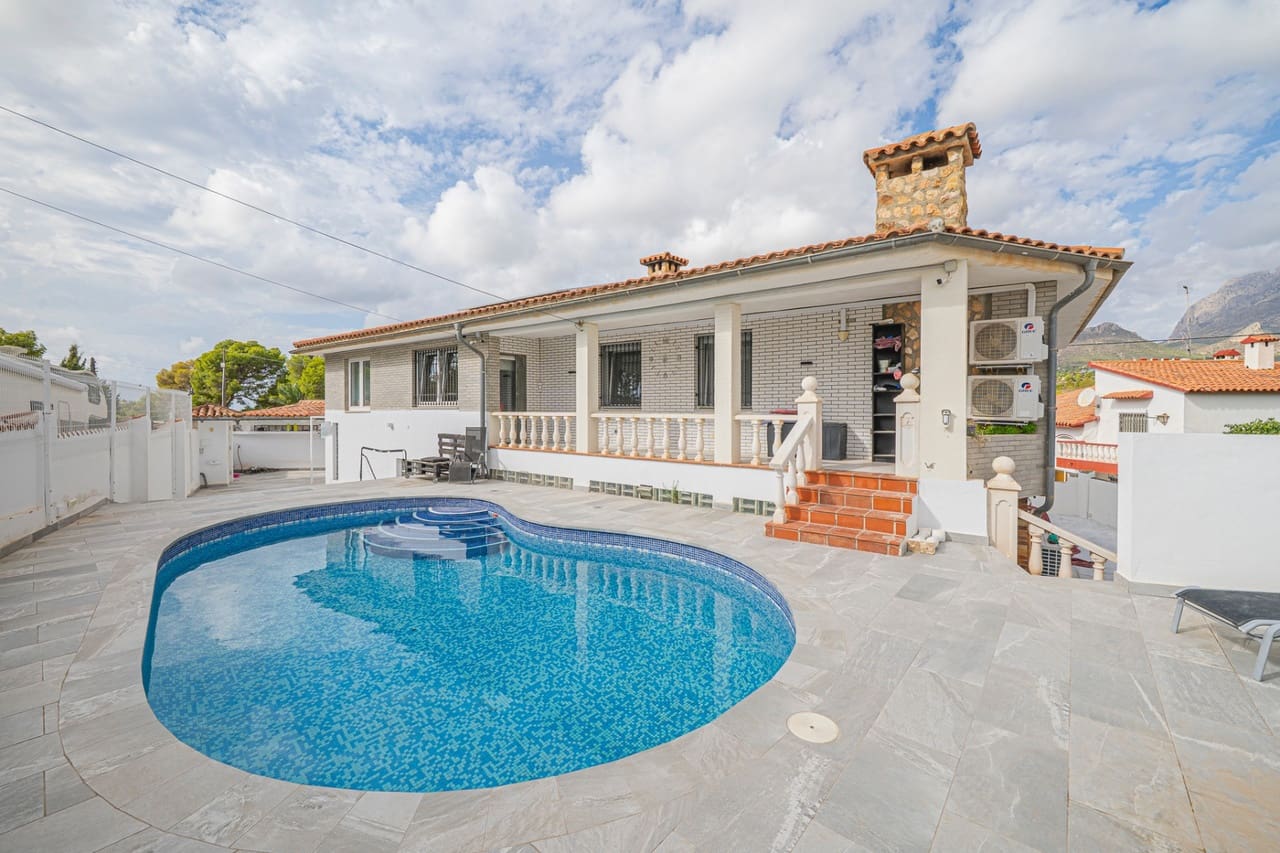 5 sypialnia Willa na sprzedaż w La Nucia z basenem garażem - 570 000 € (Ref: 10148370)
