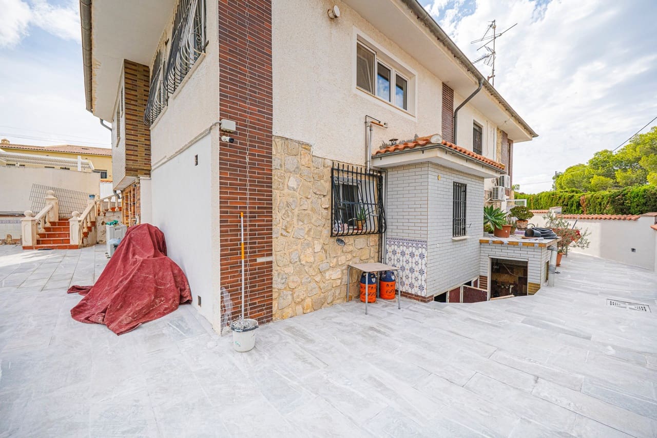 5 sypialnia Willa na sprzedaż w La Nucia z basenem garażem - 570 000 € (Ref: 10148370)