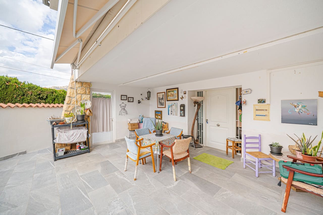 5 sypialnia Willa na sprzedaż w La Nucia z basenem garażem - 570 000 € (Ref: 10148370)