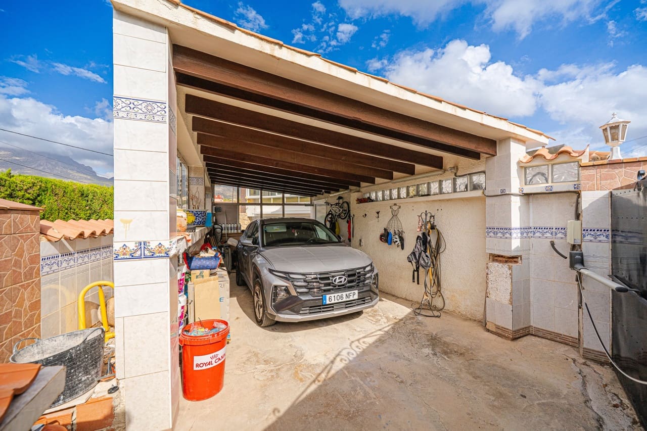 5 sypialnia Willa na sprzedaż w La Nucia z basenem garażem - 570 000 € (Ref: 10148370)