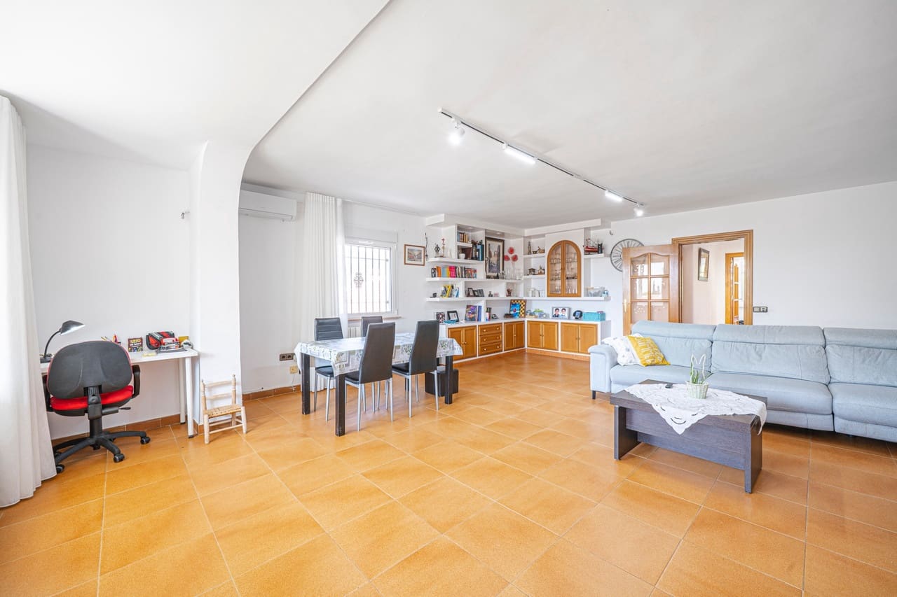 5 sypialnia Willa na sprzedaż w La Nucia z basenem garażem - 570 000 € (Ref: 10148370)