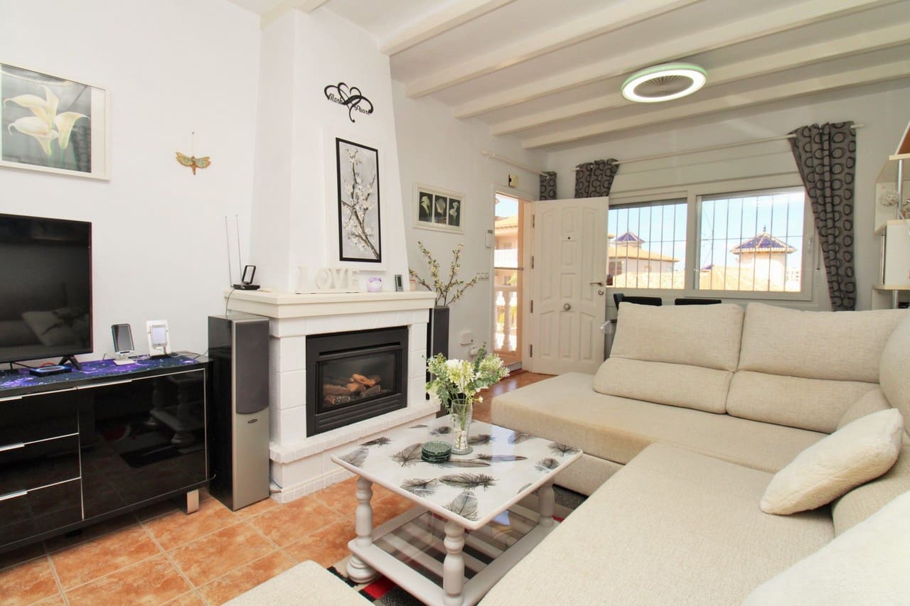 3 bedroom Villa for sale in Villamartin with pool garage - € 299,950 (Ref: 10150282)