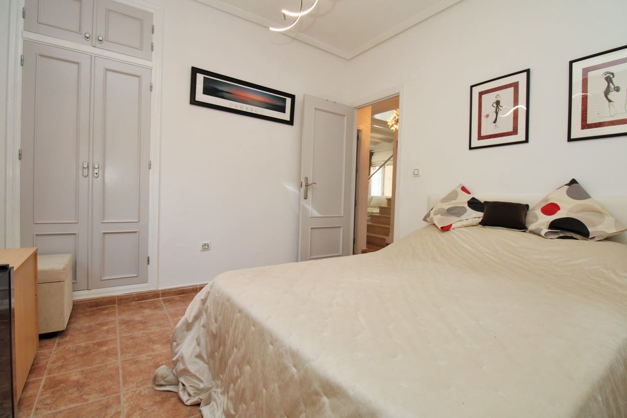 3 bedroom Villa for sale in Villamartin with pool garage - € 299,950 (Ref: 10150282)
