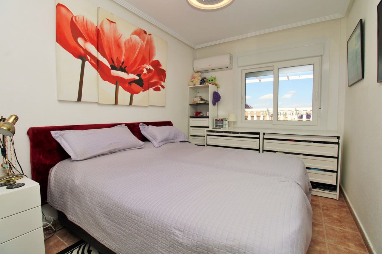 3 bedroom Villa for sale in Villamartin with pool garage - € 299,950 (Ref: 10150282)