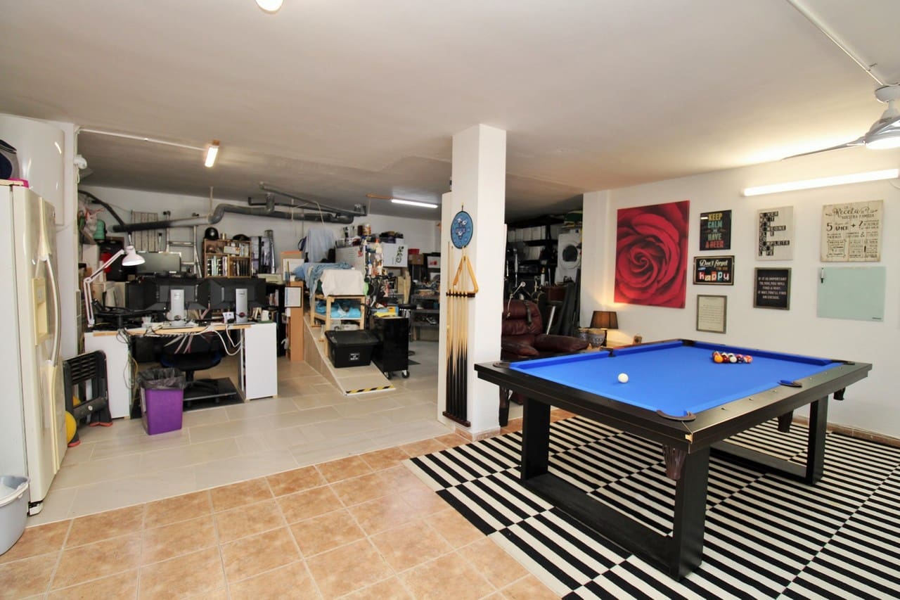 3 bedroom Villa for sale in Villamartin with pool garage - € 299,950 (Ref: 10150282)