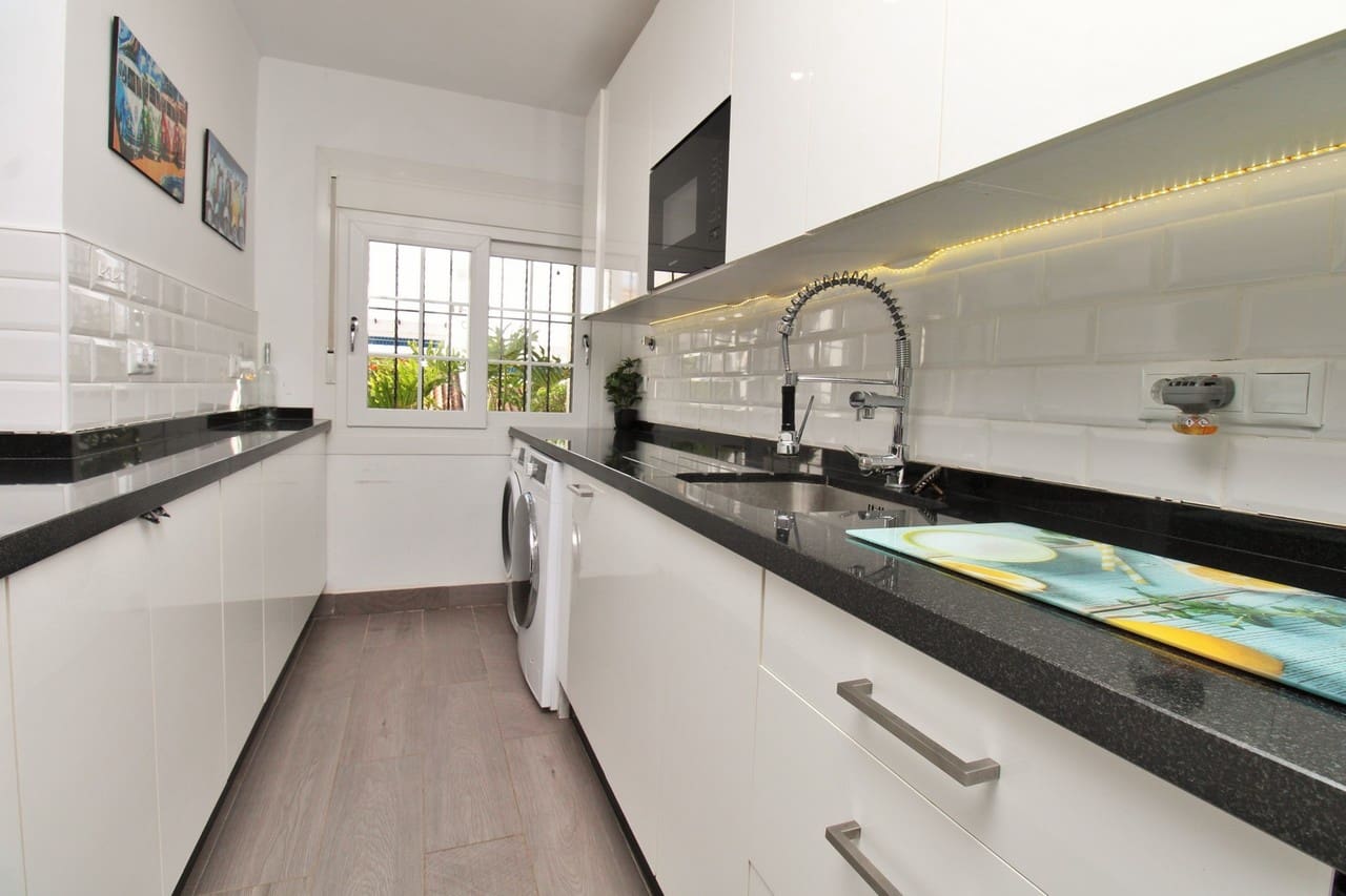 3 bedroom Townhouse for sale in Villamartin with pool - € 289,000 (Ref: 10159137)