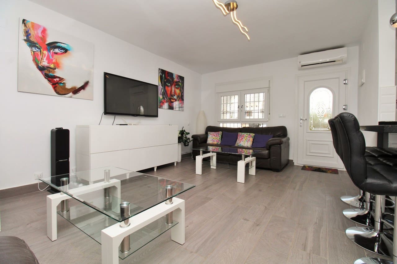 3 bedroom Townhouse for sale in Villamartin with pool - € 289,000 (Ref: 10159137)