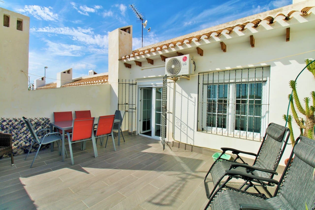 3 bedroom Townhouse for sale in Villamartin with pool - € 289,000 (Ref: 10159137)