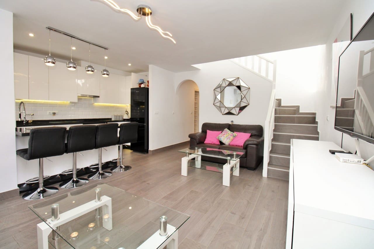 3 bedroom Townhouse for sale in Villamartin with pool - € 289,000 (Ref: 10159137)