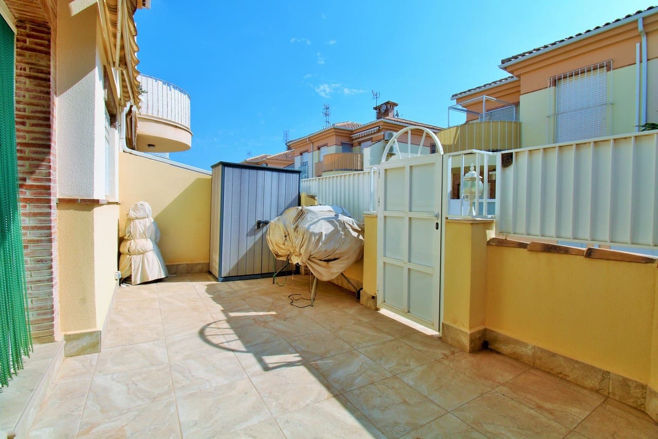 3 bedroom Townhouse for sale in Playa Flamenca with pool garage - € 225,000 (Ref: 10159138)