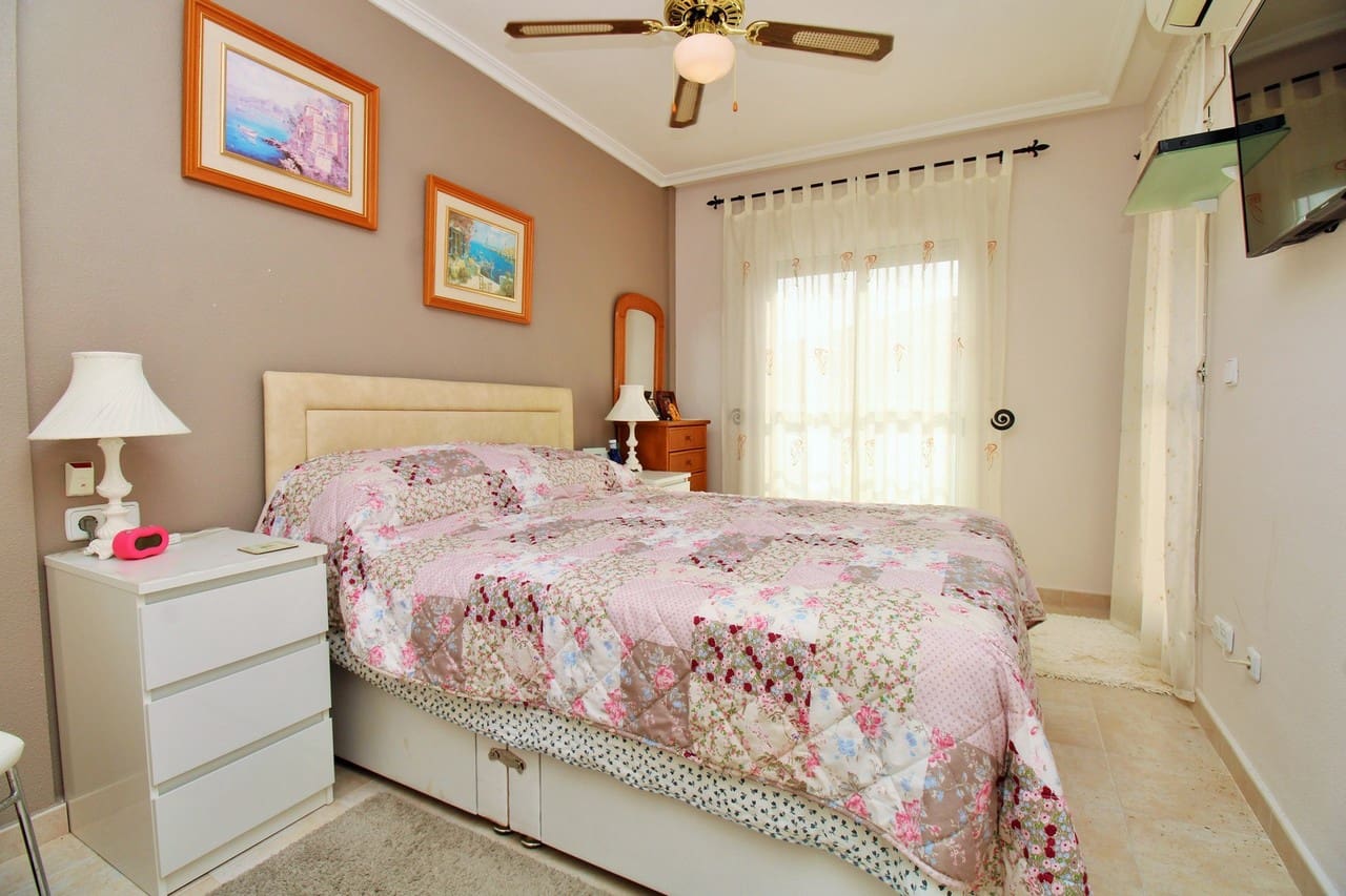3 bedroom Townhouse for sale in Playa Flamenca with pool garage - € 225,000 (Ref: 10159138)