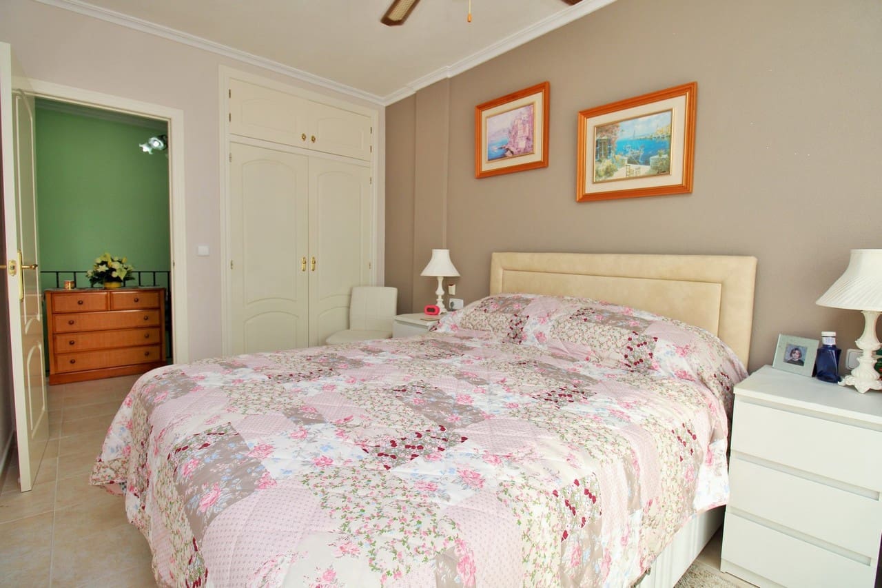 3 bedroom Townhouse for sale in Playa Flamenca with pool garage - € 225,000 (Ref: 10159138)