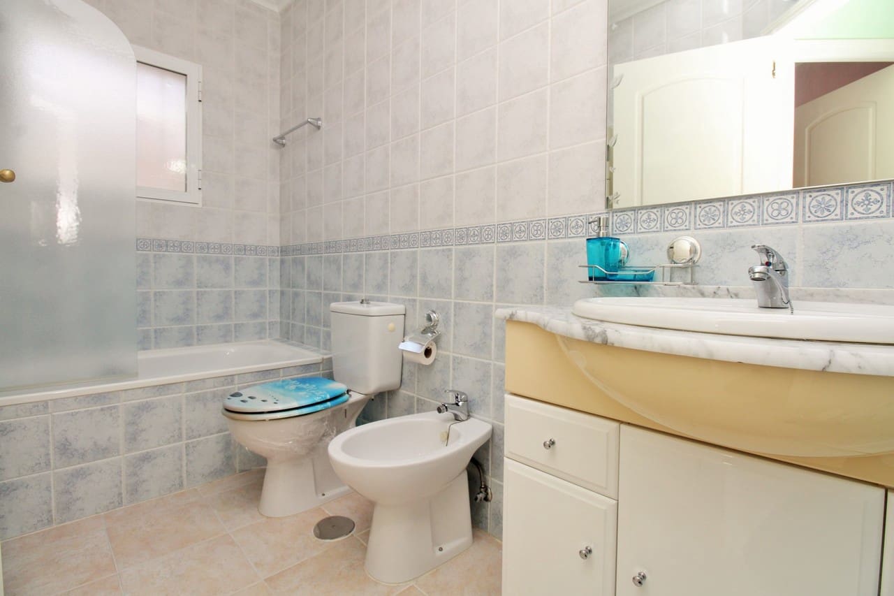 3 bedroom Townhouse for sale in Playa Flamenca with pool garage - € 225,000 (Ref: 10159138)